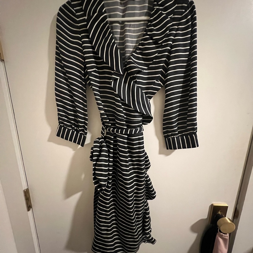 Kate Spade Daniella Wrap Dress - 100% Silk - Size 2